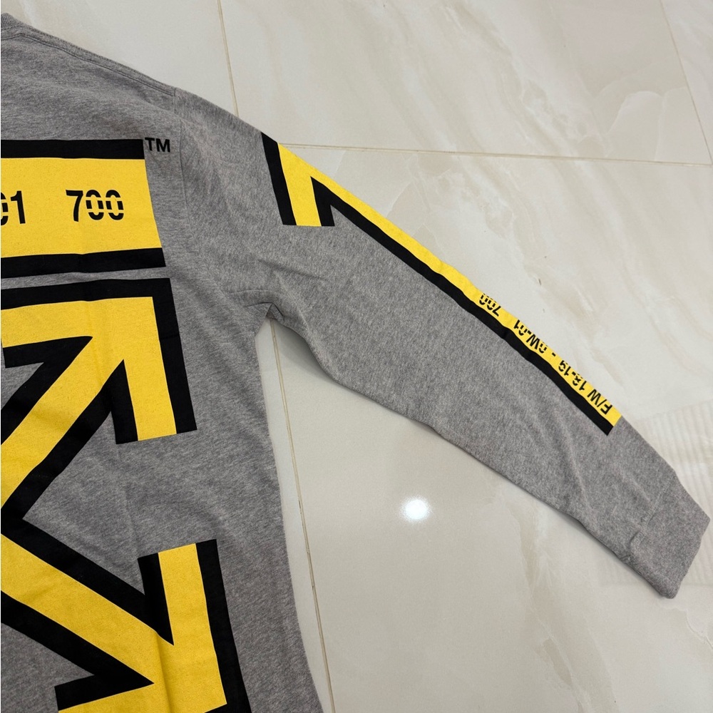 Off-White Gray Graphic Tee - image 7
